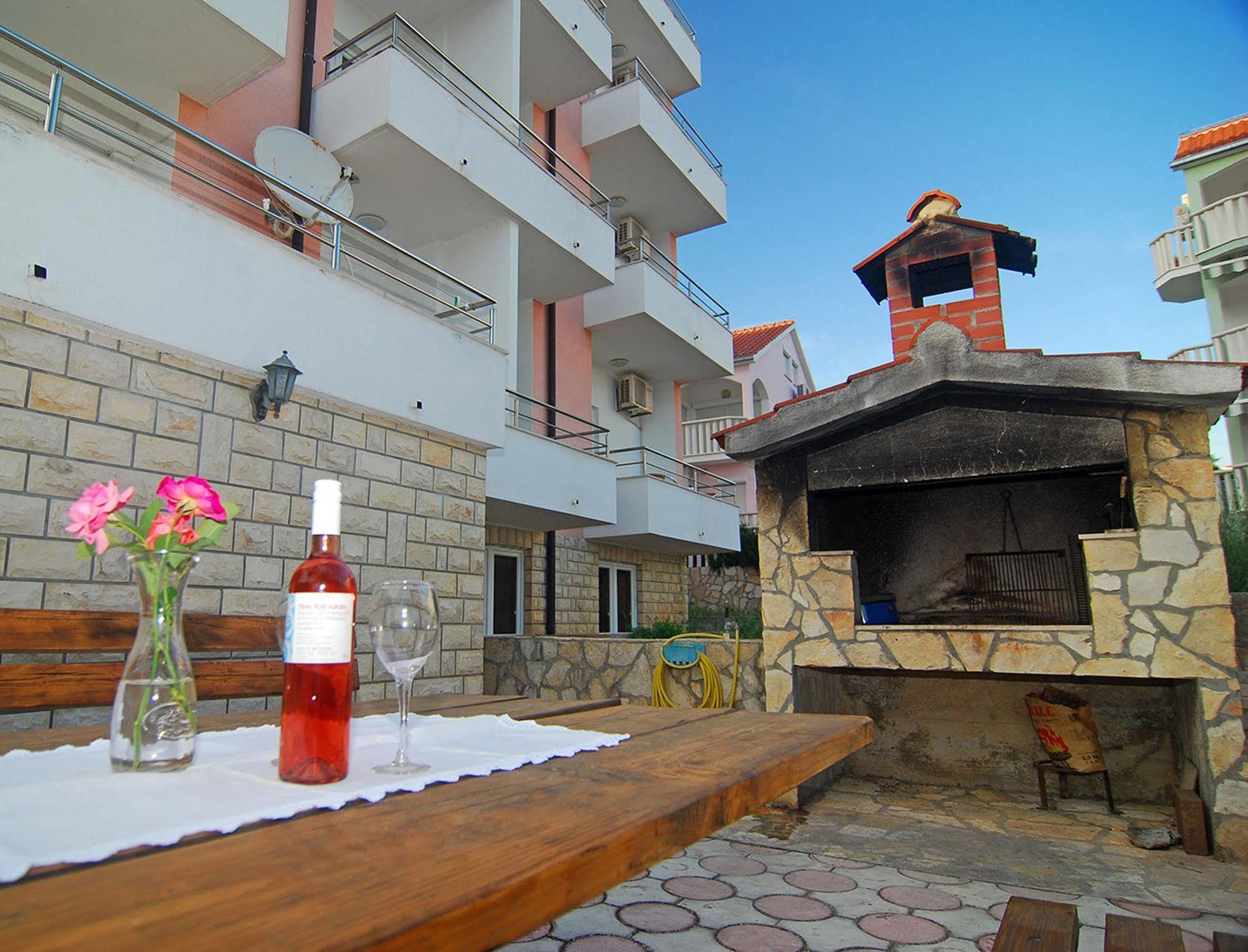 Apartments Kairos Сегет-Враниця Екстер'єр фото